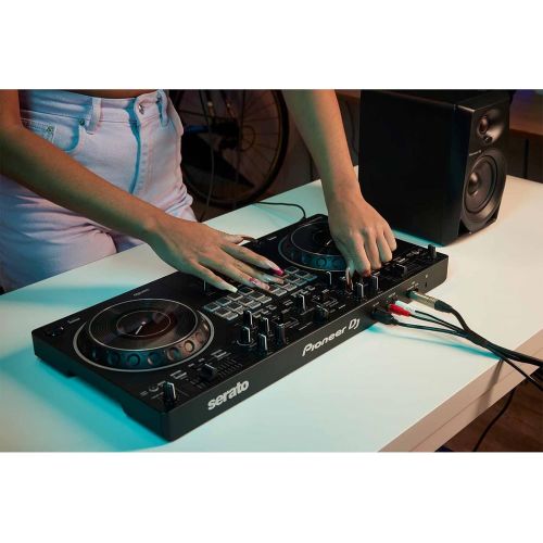  [아마존베스트]Clutch Pioneer DDJ-SB3 Serato DJ Controller Starter Package w/Speakers + Headphones