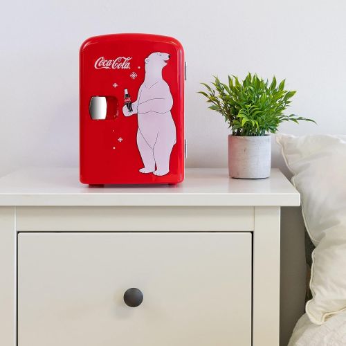  [아마존베스트]Coca-Cola New Red Polar Bear Portable 6 Can Thermoelectric Mini Fridge Cooler/Warmer, 4 L/4.2 Quarts Capacity, 12V DC/110V AC Plugs Included Great for Home, Dorm, Car, Boat, Bevera