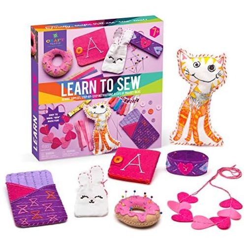  [아마존베스트]Craft-tastic  Learn to Sew Kit  Craft Kit Includes 7 Fun Projects to Teach Basic Sewing Stitches, Embroidery & More