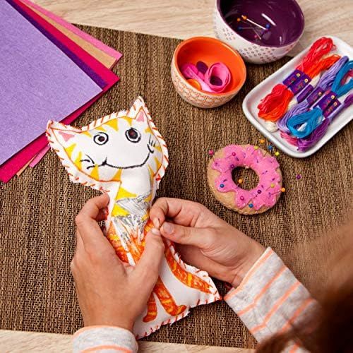  [아마존베스트]Craft-tastic  Learn to Sew Kit  Craft Kit Includes 7 Fun Projects to Teach Basic Sewing Stitches, Embroidery & More