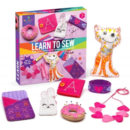  [아마존베스트]Craft-tastic  Learn to Sew Kit  Craft Kit Includes 7 Fun Projects to Teach Basic Sewing Stitches, Embroidery & More
