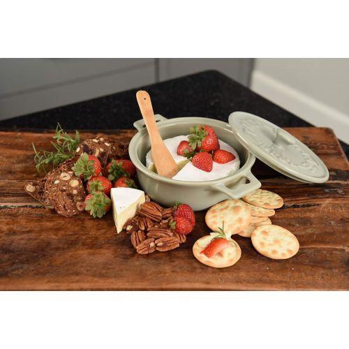  Creative Co-Op Stoneware Brie Bakers with Lids & Wood Spreaders, 7 Round, Set of 2 Colors