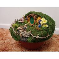 /CrissyKayCreations Bag End Hobbit Hole - Garden Decor