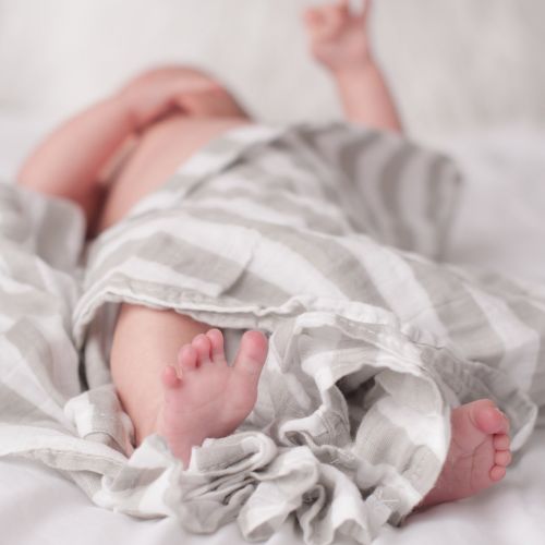  [아마존 핫딜] Cuddlebug  Muslin Baby Swaddle Blankets for Boys and Girls 0 to 3 Months - Large 4 Feet x 4 Feet  Unisex Muslin Cotton Multifunctional Baby Blankets - 4 Pack (Spots n Stripes)
