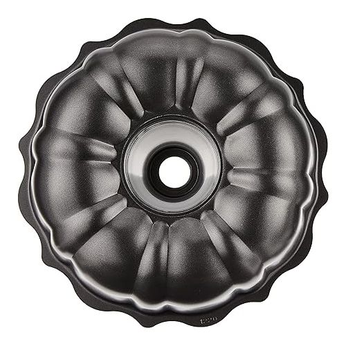  Cuisinart Chef's Classic Nonstick Bakeware 9-1/2-Inch Fluted Cake Pan,Silver