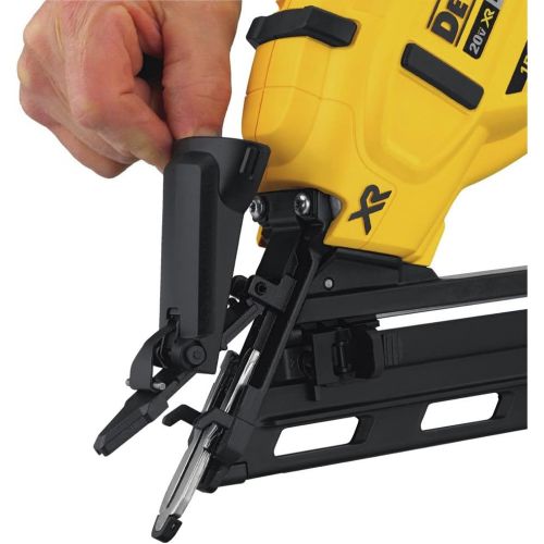  DEWALT 20V MAX Finish Nailer, Angled, 15GA (DCN650B)