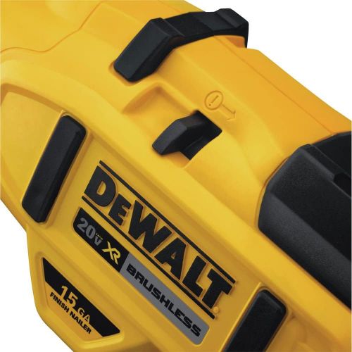  DEWALT 20V MAX Finish Nailer, Angled, 15GA (DCN650B)