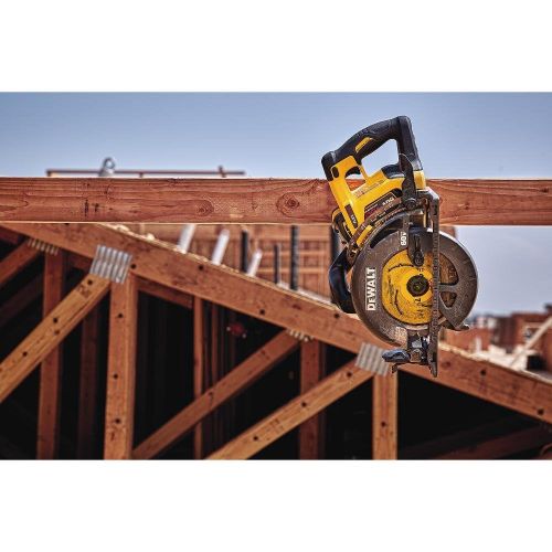  DEWALT FLEXVOLT 60V MAX Circular Saw Kit, 7-1/4-Inch, Worm Style, 9.0Ah Battery (DCS577X1)