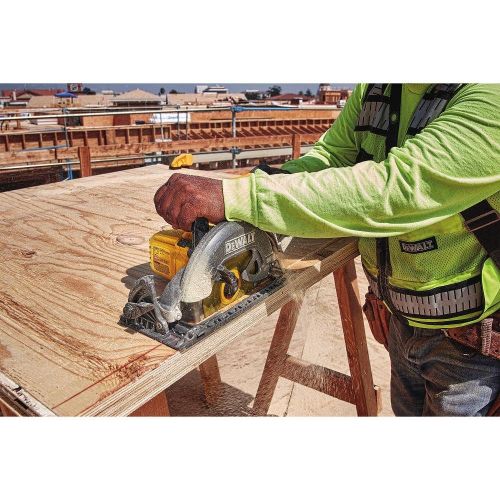  DEWALT FLEXVOLT 60V MAX Circular Saw Kit, 7-1/4-Inch, Worm Style, 9.0Ah Battery (DCS577X1)