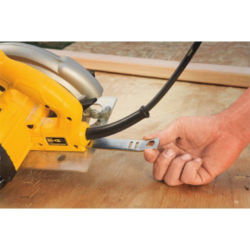  DEWALT 7-1/4-Inch Circular Saw, Lightweight, Corded (DWE575)