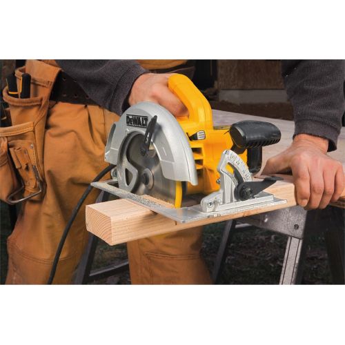  DEWALT 7-1/4-Inch Circular Saw, Lightweight, Corded (DWE575)