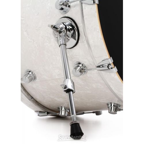  DW Performance Series Bass Drum - 14 x 22 inch - White Marine FinishPly