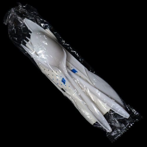  Daxwell B10001837 Plastic Cutlery, Medium Weight Polypropylene (PP) Cutlery Kit with 5 7/8 Fork, 6 5/16 Knife, 5 11/16 Teaspoon, Salt & Pepper and 8 x 10 Napkin, White (Case of 250