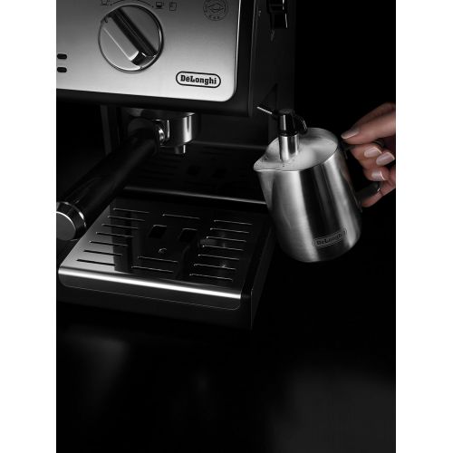  De’Longhi DeLonghi ECP 33.21 Espresso Siebtraegermaschine | Siebtraegerhalter mit Aluminium Finish | Milchschaum Duese | Filtereinsatz fuer 1 oder 2 Tassen Espresso | Auch fuer Pads Geeignet | Sc