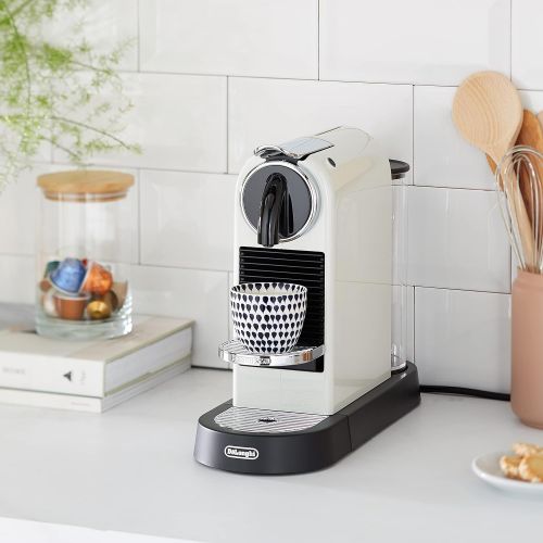 DeLonghi Nespresso capsule machine High pressure pump and perfect heat control Energy saving function, without Aeroccino