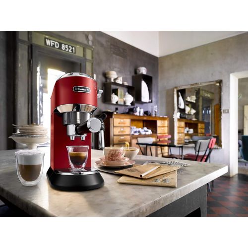 드롱기 De’Longhi DeLonghi Dedica EC 685.R Espresso Siebtragermaschine | 15 bar | Professionelle Milchschaum Duese| Fuellmenge 1 l | Vollmetallgehause | Auch fuer Pads geeignet | Rot