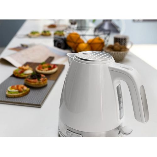 드롱기 DeLonghi Active Line KBLA2000.W Kettle, 360° Rotating Base, Water Level Indicator, Cable Wind, Capacity 1 Litre, 2000 Watt, White