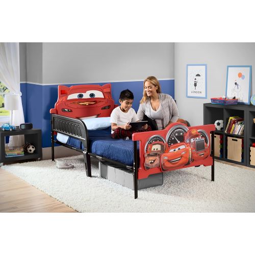  Delta Children Plastic 3D-Footboard Twin Bed, DisneyPixar Cars