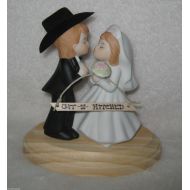 Designs by Susan Western wedding Git N Hitched Sign Cowboy Redneck Kissing Couple cake topper