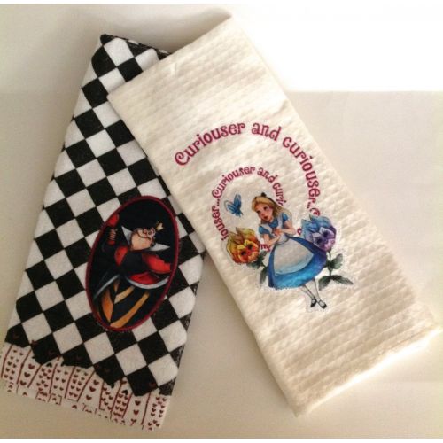 디즈니 Disney Parks Alice in Wonderland Queen of Hearts Kitchen Dish Towel Set of 2