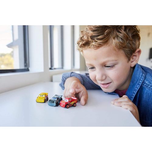 디즈니 Disney Pixar Cars Mini Racers 3 Pack Dinoco Wraps Sally, Lightning McQueen, Cruz Ramirez