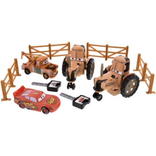 디즈니 Disney Parks Exclusive Cars Tractor Tipping Playset with Mater and Lightning McQueen