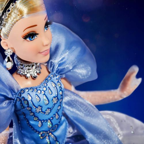 디즈니 Disney Princess Style Series Holiday Style Cinderella, Christmas 2020 Fashion Collector Doll with Accessories, Toy for Girls 6 Years and Up