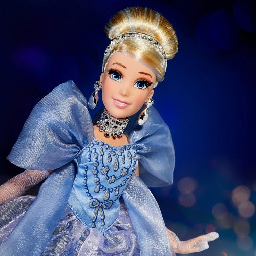 디즈니 Disney Princess Style Series Holiday Style Cinderella, Christmas 2020 Fashion Collector Doll with Accessories, Toy for Girls 6 Years and Up