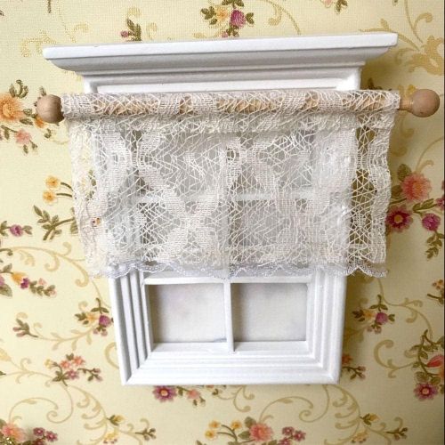  Dovewill 1/12 Dollhouse Miniature Short Rectangular Lace Curtain/Drape with Wooden Rod Rail for Dolls Windows Accessory Decoration White