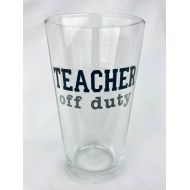 /DrinkinWithSammy Teacher Off Duty - Teacher Beer Glass - Male Teacher Gift - Teachers Helper - Christmas Gift - Teacher Christmas - Teacher Gifts Ideas