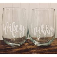 /EastEndMarketCo Hubby and Wifey Stemless Wine Glasses | Handwritten Calligraphy | Engagement | Wedding | Bridal Shower | Gift | Valentines Day Gift