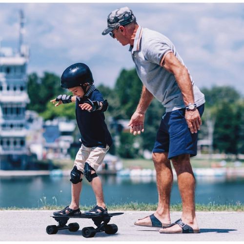  EasyGoProdcuts Fish Adults and Kids Skateboard  Mini Cruiser  Light Weight and Portable  Beginners to Experts