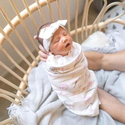  embe 2-Way Starter Swaddle Blanket, 5-14 lbs, Diaper Change w/o Unswaddling, Legs in and Out Design, Warm Up or Cool Down 100% Cotton, 0-3 Months (Pink Clustered Flowers)