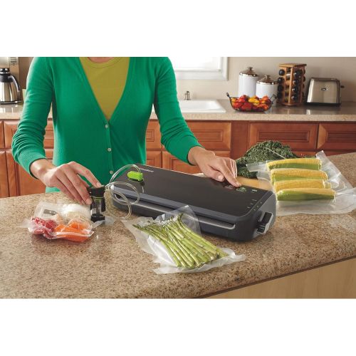  FoodSaver FM2000 Vacuum Sealer Machine with Starter Bags & Rolls | Safety Certified | Black - FM2000-FFP