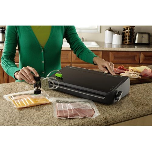  FoodSaver FM2110 Vacuum Sealing System