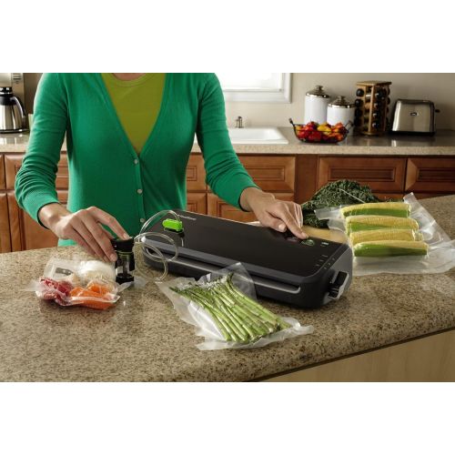  FoodSaver FM2000-000 Vacuum Sealing System with Starter BagRoll Set