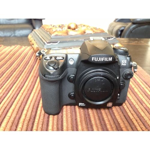 후지필름 Fujifilm Finepix S5 Pro Digital SLR Camera with Nikon Lens Mount, Body Only Kit, 12.3 Megapixels, Interchangeable Lenses - USA