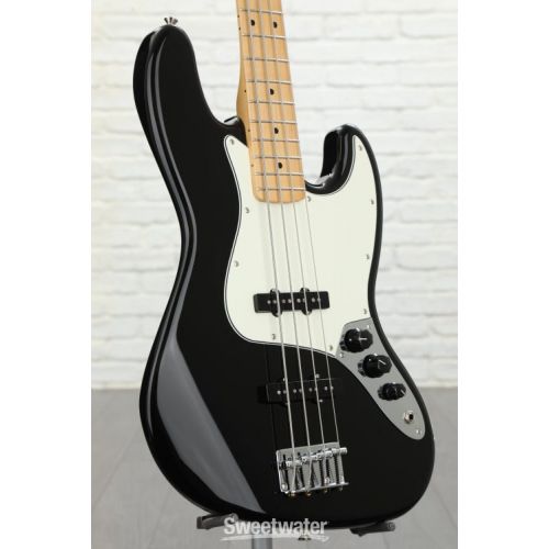  Fender Player Jazz Bass - Black with Maple Fingerboard