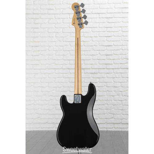  Fender Player Precision Bass - Black with Maple Fingerboard