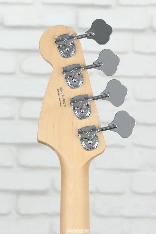  Fender American Performer Mustang Bass - 3-Tone Sunburst with Rosewood Fingerboard