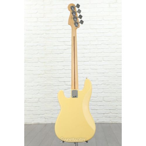  Fender Player Precision Bass - Buttercream with Maple Fingerboard