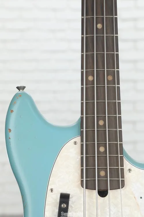  Fender JMJ Road Worn Mustang Bass - Faded Daphne Blue