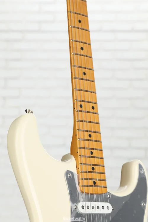  Fender Nile Rodgers Hitmaker Stratocaster Electric Guitar - Olympic White Demo