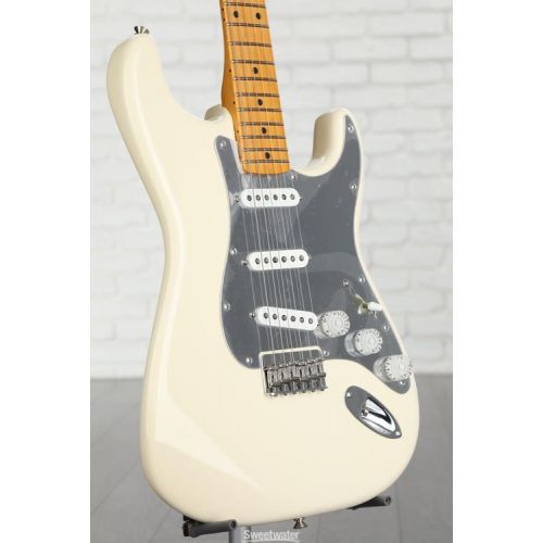  Fender Nile Rodgers Hitmaker Stratocaster Electric Guitar - Olympic White Demo