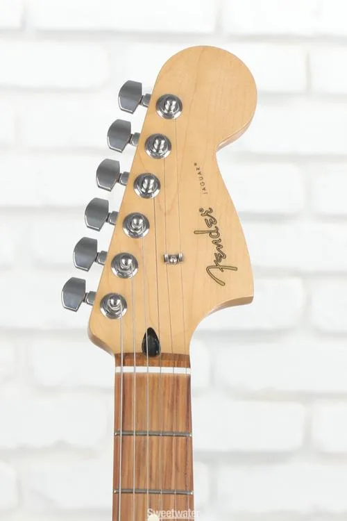  Fender Player Jaguar - 3-Tone Sunburst with Pau Ferro Fingerboard