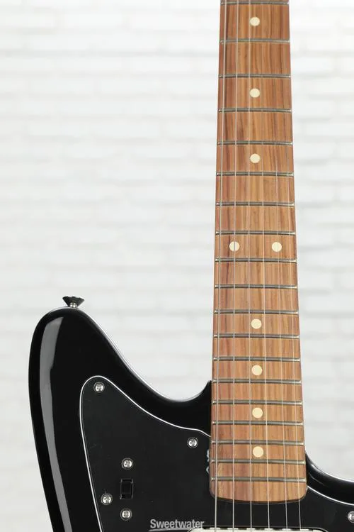  Fender Player Jaguar - 3-Tone Sunburst with Pau Ferro Fingerboard