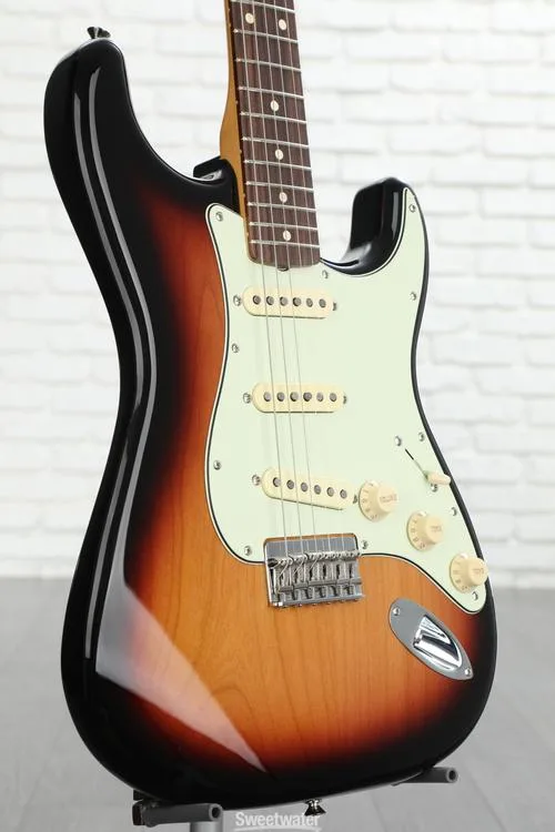  Fender Robert Cray Standard Stratocaster - 3-color Sunburst with Rosewood Fingerboard