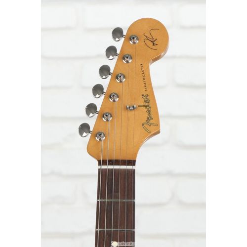  Fender Robert Cray Standard Stratocaster - 3-color Sunburst with Rosewood Fingerboard