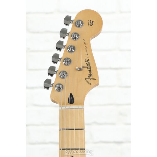  Fender Player Stratocaster - Black with Maple Fingerboard