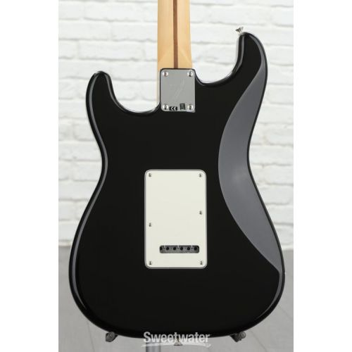  Fender Player Stratocaster - Black with Maple Fingerboard